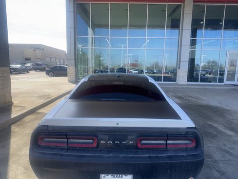 Used 2019 Dodge Challenger SXT image 14