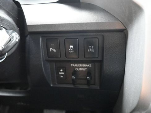 Used 2018 Toyota Tundra SR5 w/ TRD Off Road Package AWD/4WD image 26