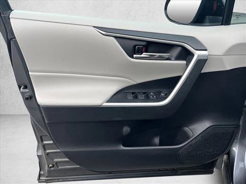 Certified 2022 Toyota RAV4 XLE w/ Convenience Package AWD/4WD image 10