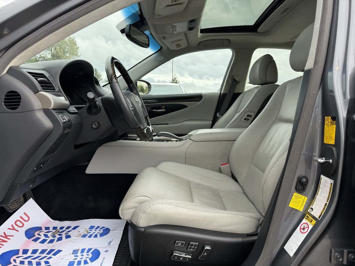 Used 2014 Lexus LS 460 w/ Comfort Package RWD image 12