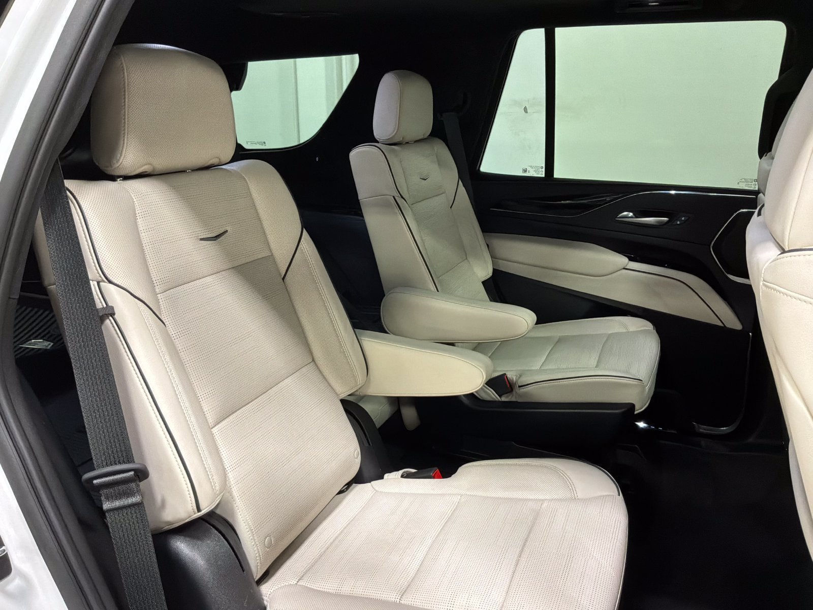 Used 2023 Cadillac Escalade Sport w/ LPO, ONYX Package AWD/4WD image 25