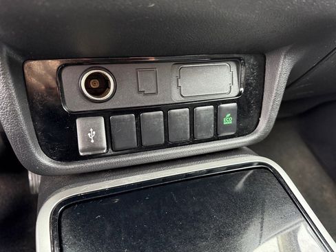 Used 2020 Mitsubishi Outlander SE image 21