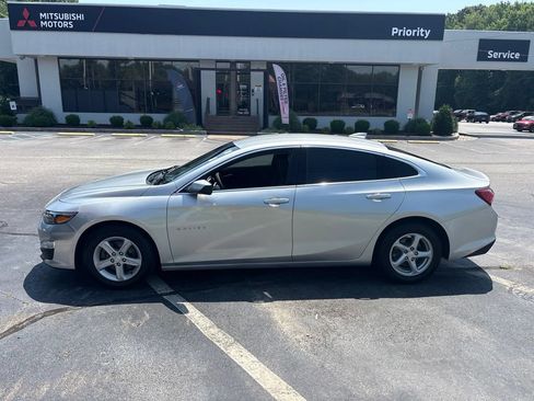 Used 2022 Chevrolet Malibu LT FWD image 5