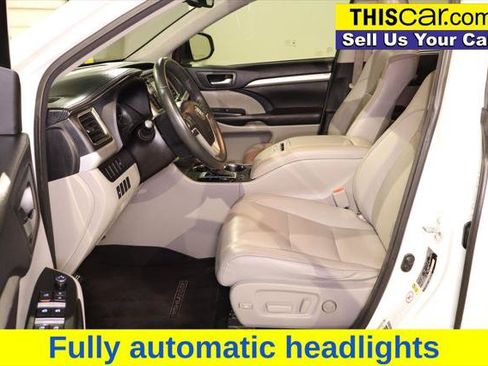 Used 2016 Toyota Highlander XLE w/ Preferred Accessory Package FWD image 22