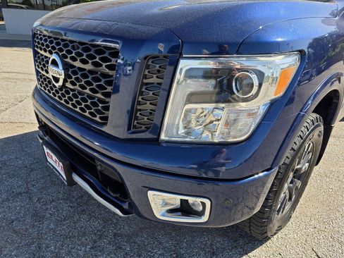 Used 2018 Nissan Titan PRO-4X w/ Pro-4x Convenience Package AWD/4WD image 45