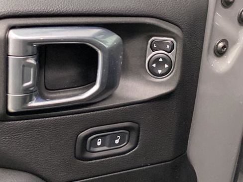 Used 2022 Jeep Wrangler Unlimited Sahara image 20