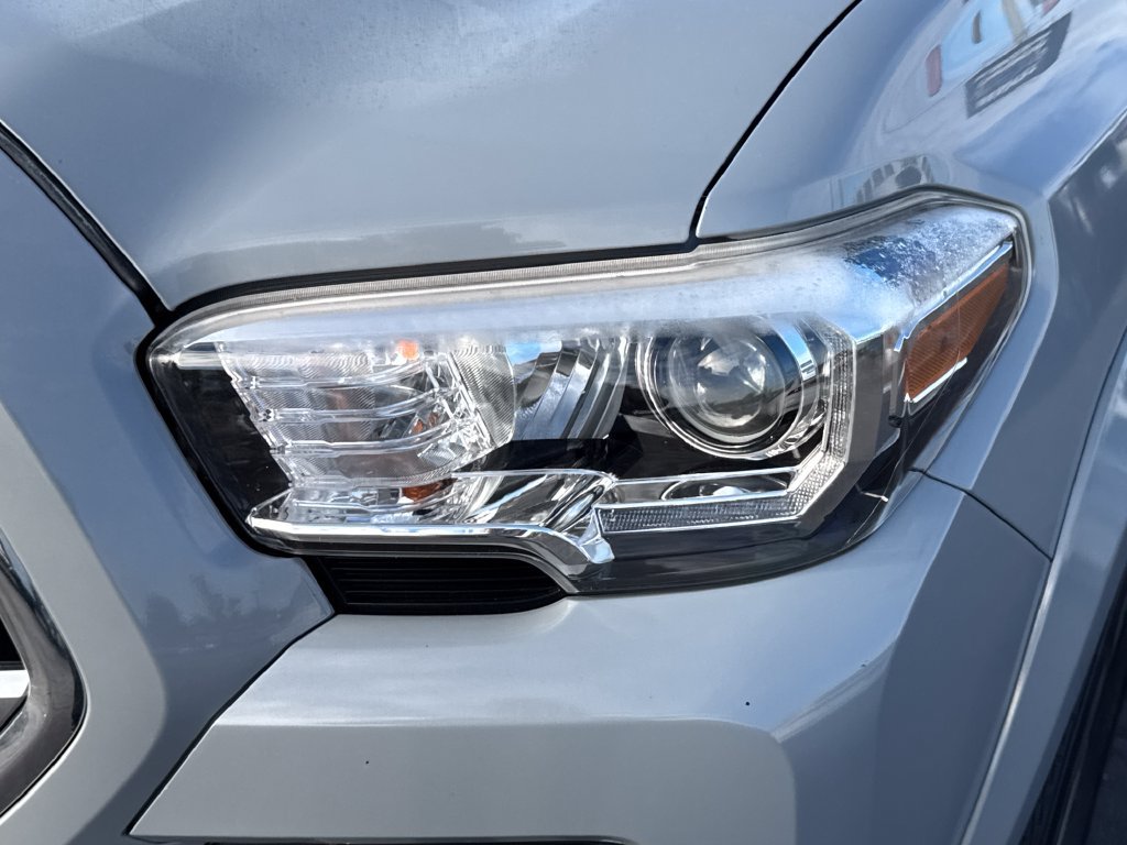 Used 2018 Toyota Tacoma Limited AWD/4WD image 16