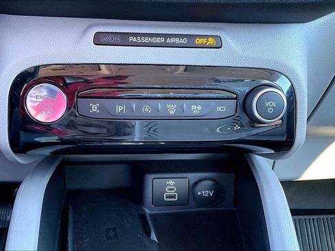 Used 2024 Ford Escape Platinum image 30