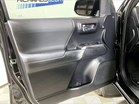 Used 2021 Toyota Tacoma TRD Sport image 18