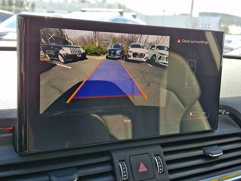 Used 2023 Audi Q5 e Premium w/ Convenience Package image 8