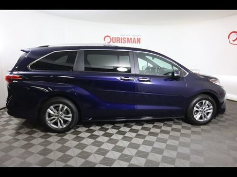 Used 2025 Toyota Sienna Limited AWD/4WD image 27