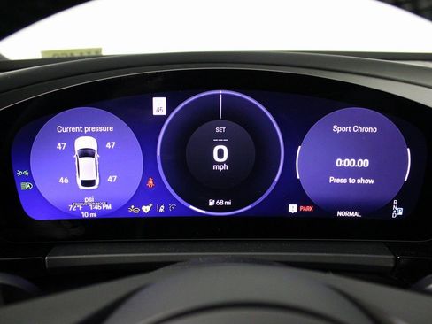 Certified 2025 Porsche Macan 4 Electric image 15