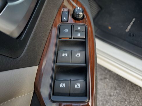 Certified 2017 Toyota Sienna XLE image 19