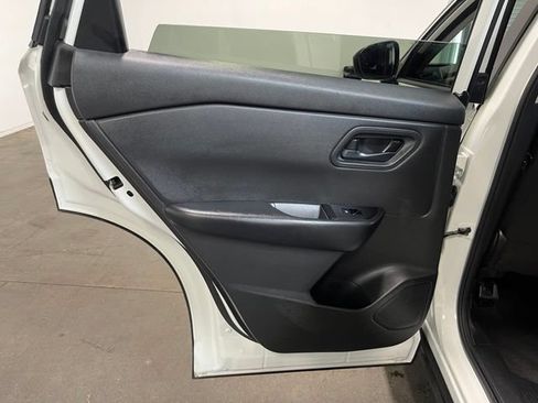 Used 2024 Nissan Rogue S FWD image 21