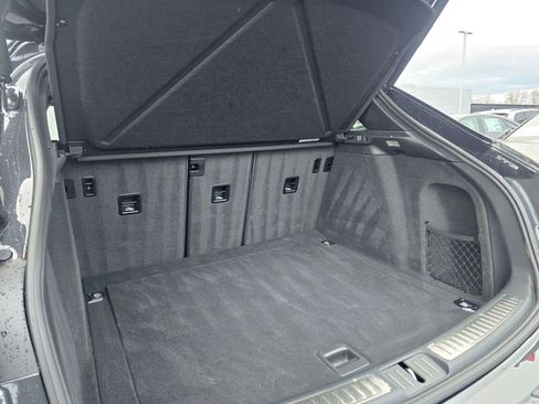 Used 2025 Porsche Macan image 21