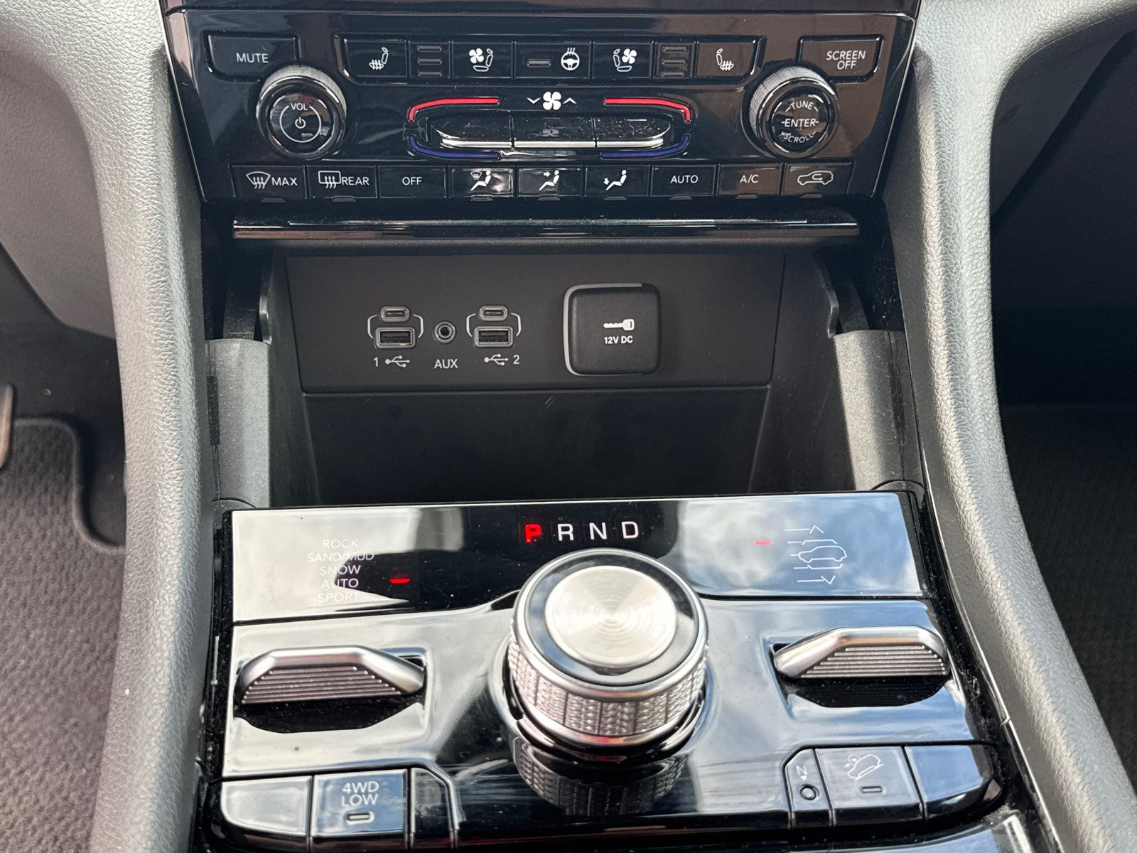 Used 2024 Jeep Grand Cherokee Summit AWD/4WD image 15