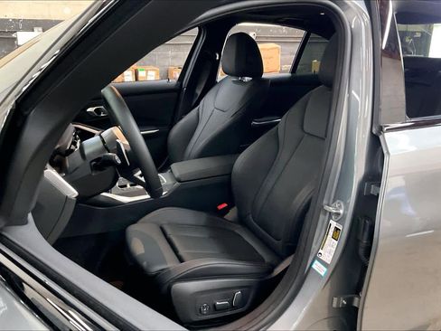 Used 2025 BMW 330i Sedan w/ M Sport Package image 27