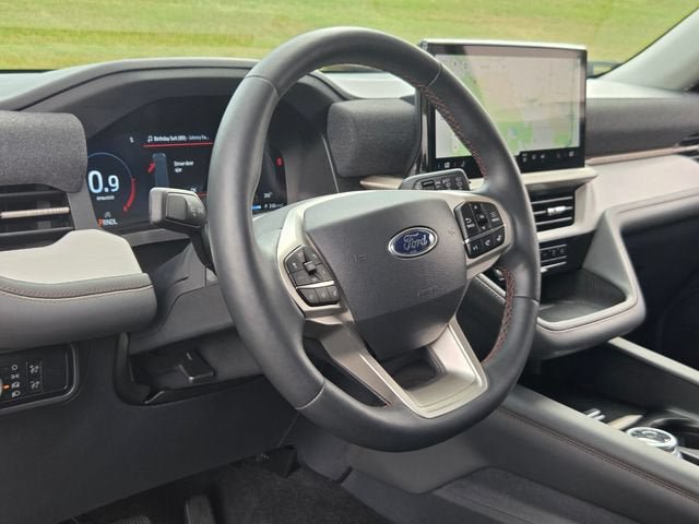 Used 2025 Ford Explorer Active w/ Active Comfort Package AWD/4WD image 11