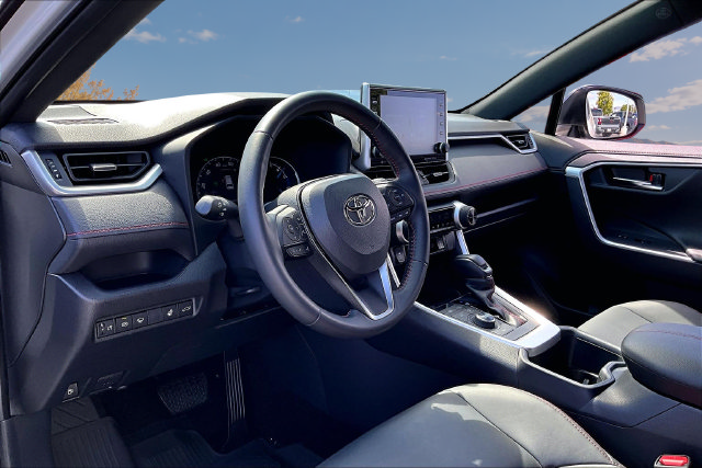 Used 2022 Toyota RAV4 XSE w/ Weather Package AWD/4WD image 17