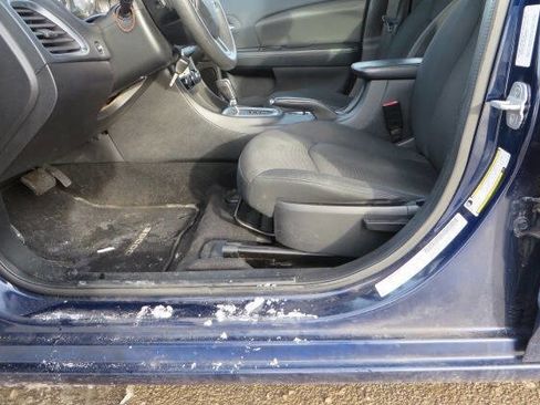 Used 2013 Dodge Avenger SE image 12