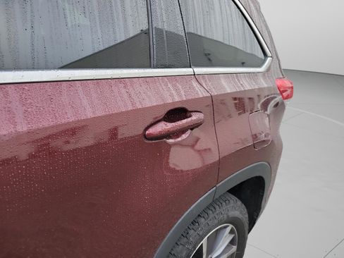 Used 2017 Toyota Highlander XLE image 21