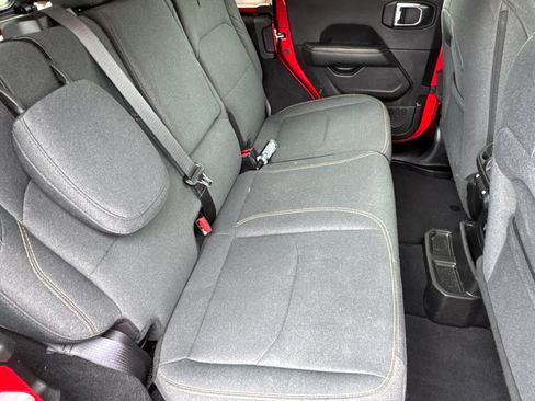 Used 2025 Jeep Wrangler Sahara image 16