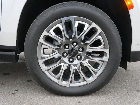 Used 2024 GMC Yukon Denali Ultimate w/ LPO, Floor Liner Package image 15