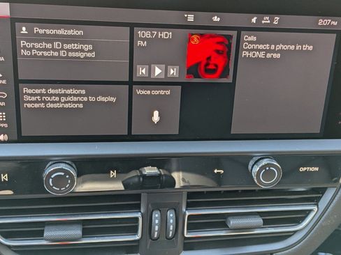 Certified 2024 Porsche Macan image 17