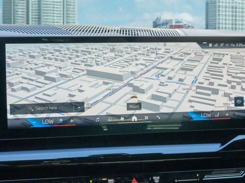 Used 2025 BMW 530i w/ M Sport Package image 35