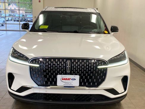 New 2025 Lincoln Aviator AWD image 3