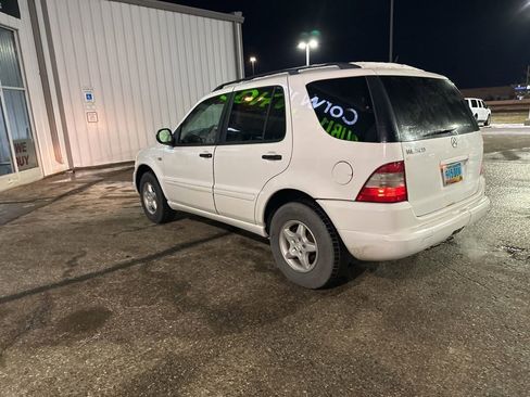 Used 2000 Mercedes-Benz ML 320 4MATIC image 4