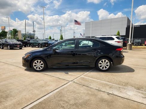 Certified 2025 Toyota Corolla LE image 4