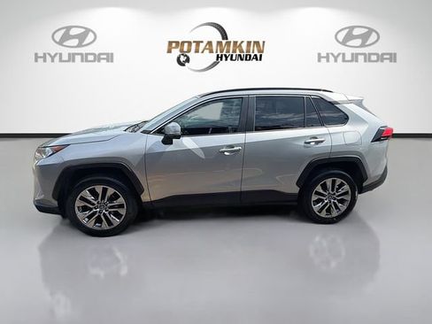 Used 2019 Toyota RAV4 XLE Premium w/ Cold Weather Package FWD image 8