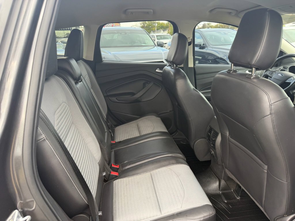 Used 2018 Ford Escape SE w/ SE Sport Appearance Package AWD/4WD image 16