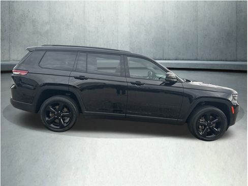 Used 2022 Jeep Grand Cherokee L Laredo image 7