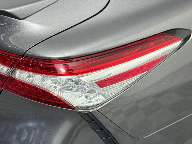 Used 2020 Toyota Camry XSE FWD image 31