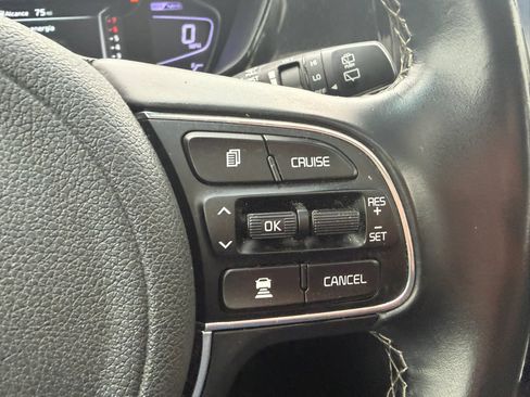 Used 2020 Kia Niro EX Premium FWD image 22