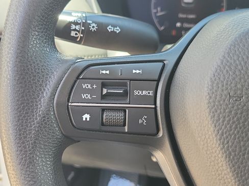 Used 2025 Honda HR-V LX image 23