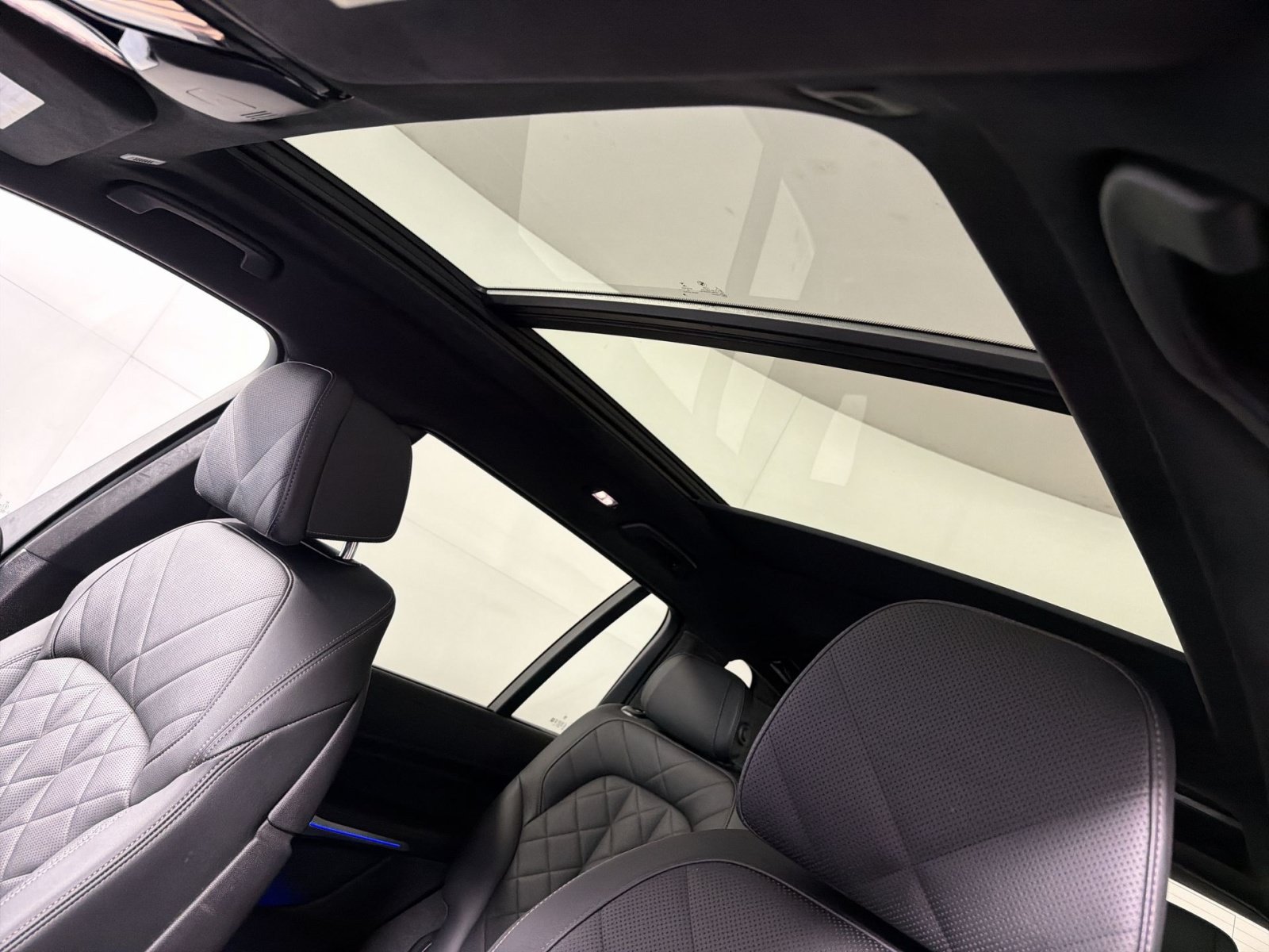Used 2023 BMW X7 xDrive40i w/ Premium Package AWD/4WD image 24