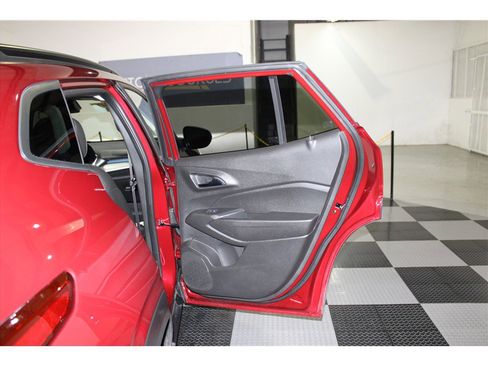 Used 2025 Chevrolet Trax LT w/ LT Convenience Package image 24