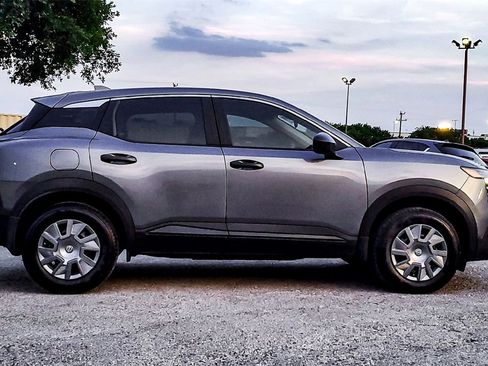 New 2025 Nissan Kicks S image 4