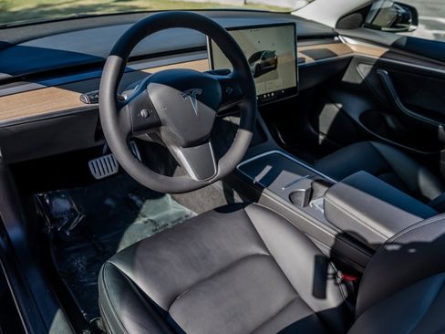 Used 2023 Tesla Model 3 Performance image 4