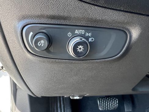 Used 2020 Chevrolet Equinox LT FWD image 11