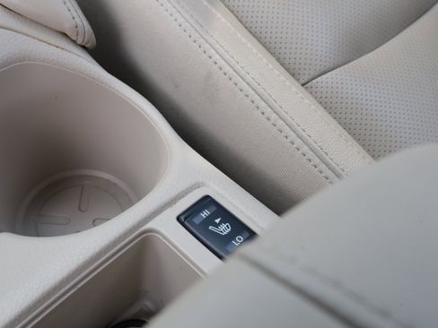 Used 2018 Nissan Rogue SL w/ Premium Package image 12