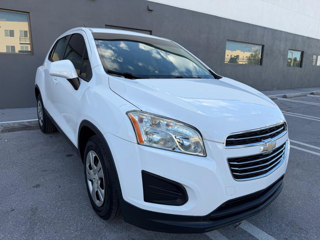 Used 2016 Chevrolet Trax LS FWD image 2