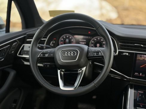 Used 2025 Audi Q7 2.0T Premium w/ Convenience Plus Package image 11