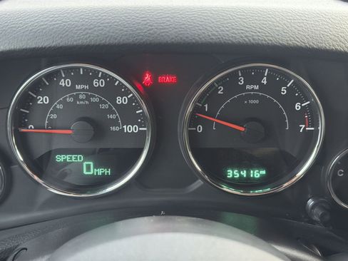 Used 2017 Jeep Wrangler Unlimited Sahara w/ Dual Top Group image 17