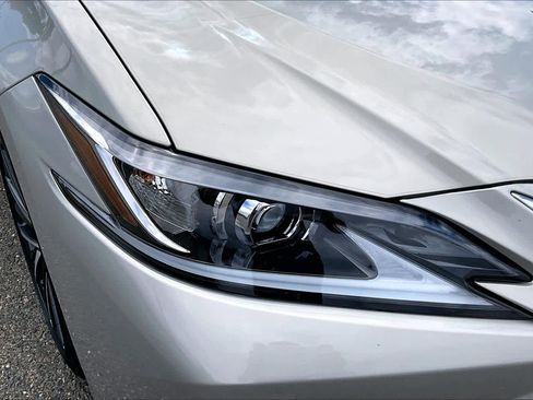 Used 2023 Lexus ES 300h w/ Premium Package FWD image 27