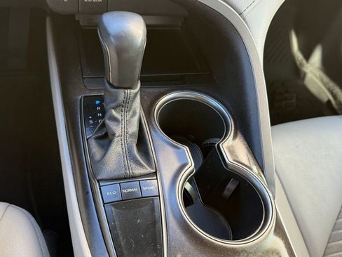 Certified 2022 Toyota Camry SE image 17