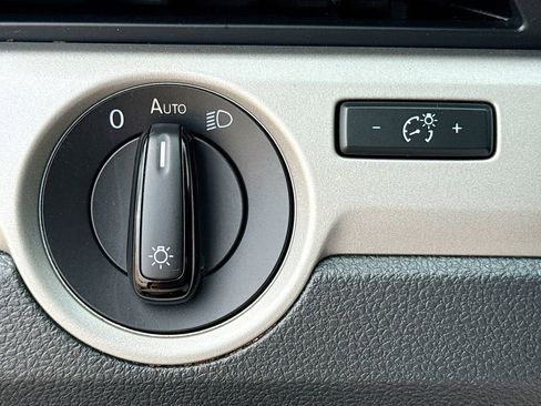 Used 2021 Volkswagen Passat 2.0T SE image 12